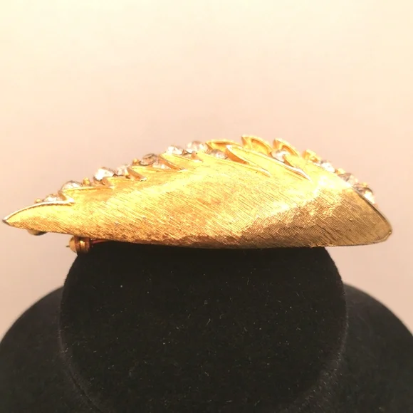 Vintage 1960's Corocraft leaf brooch with rhinestones - Picture 5 of 7
